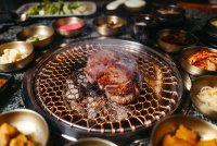 Zo organiseer je thuis een Koreaanse barbecue
